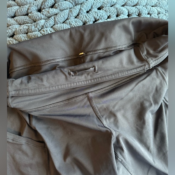 25" Lululemon Leggings w/ pockets and drawstring - Picture 5 of 6